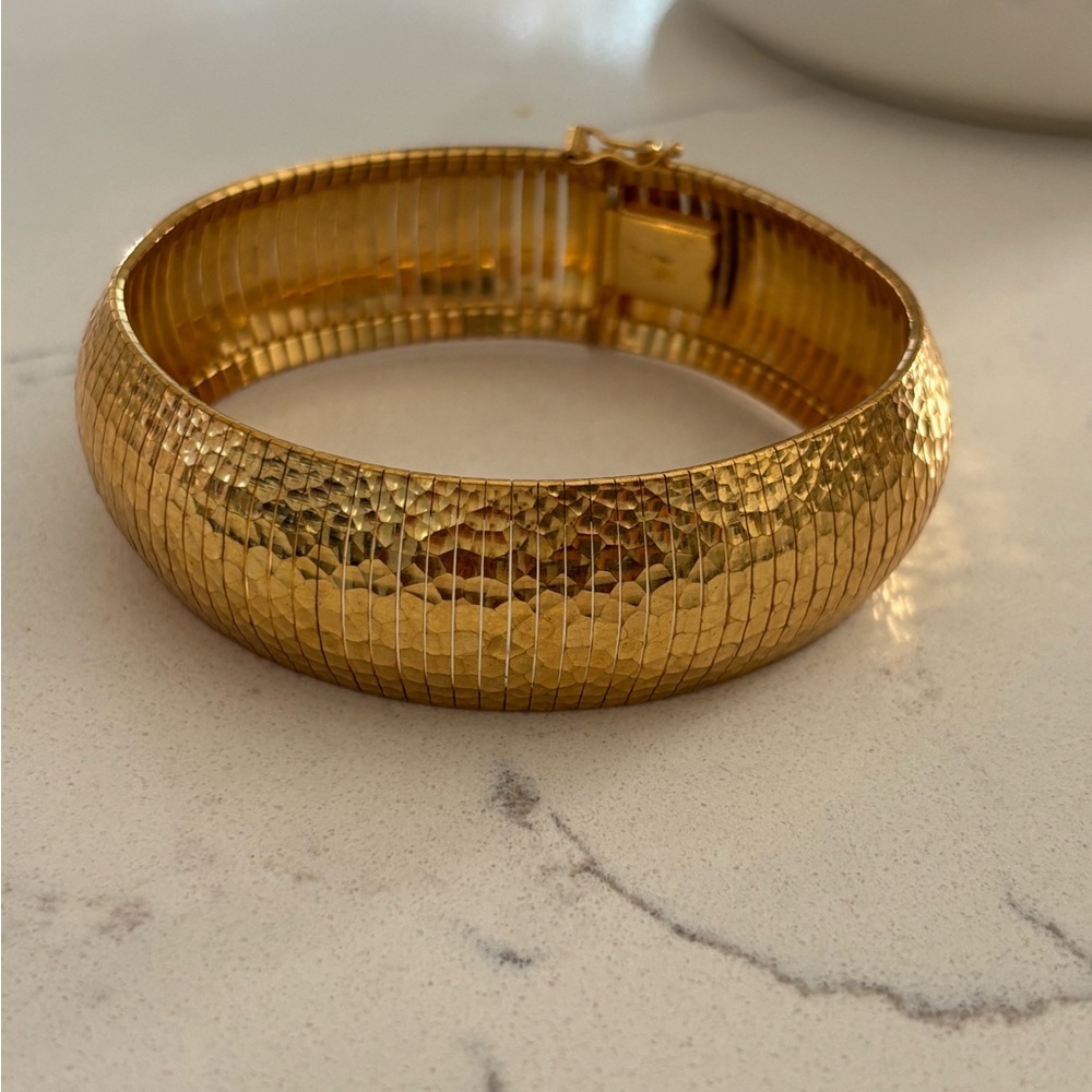 Elegant Gold Bracelet